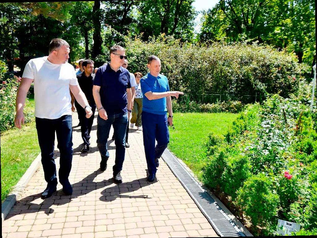 Депутат Виктор Тепляков оценил благоустройство парка «Ривьера»