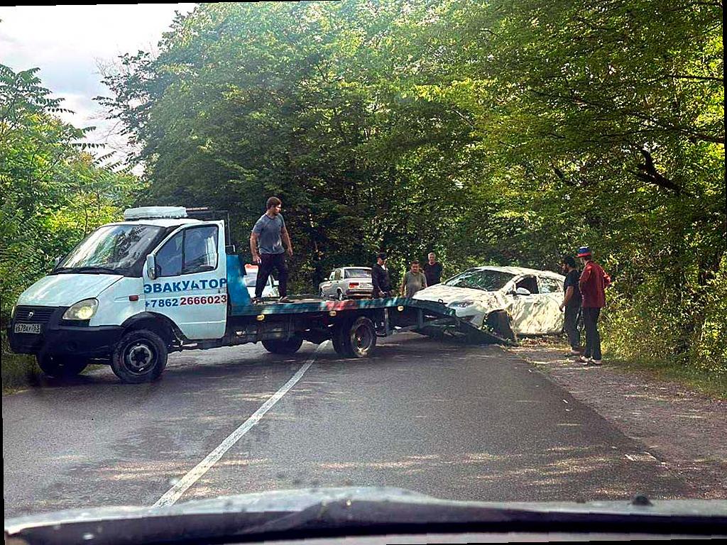 Автомобиль съехал с дороги в селе Пластунка