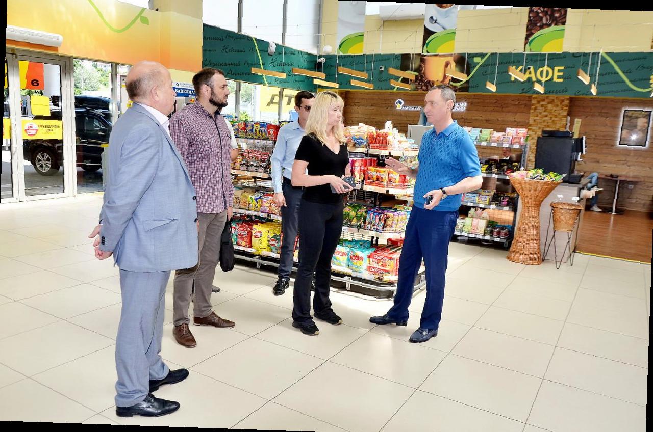 «Виктор Тепляков осмотрел заправочные комплексы в Центральном районе Сочи»