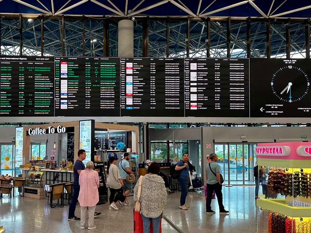 Массовая задержка авиарейсов в Сочи на контроле прокуратуры