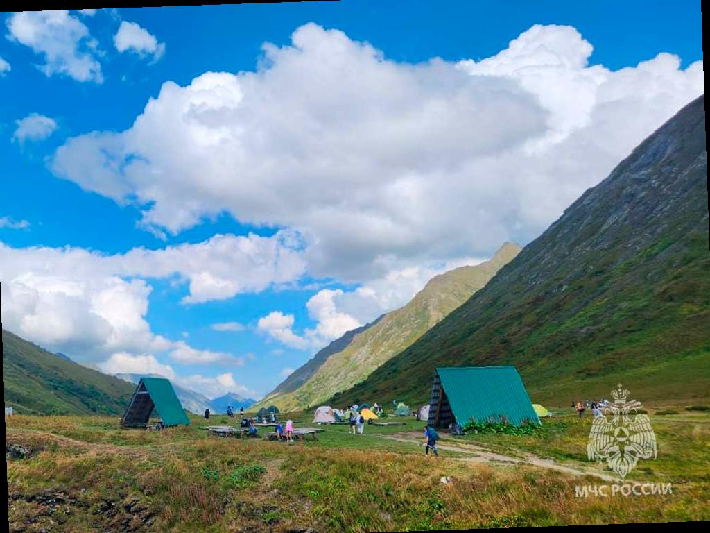 В выходные спасатели дважды помогали туристам в горах Сочи