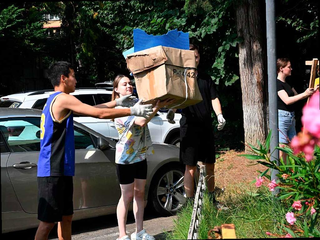 Студотряды в Сочи помогают расчистить подвалы