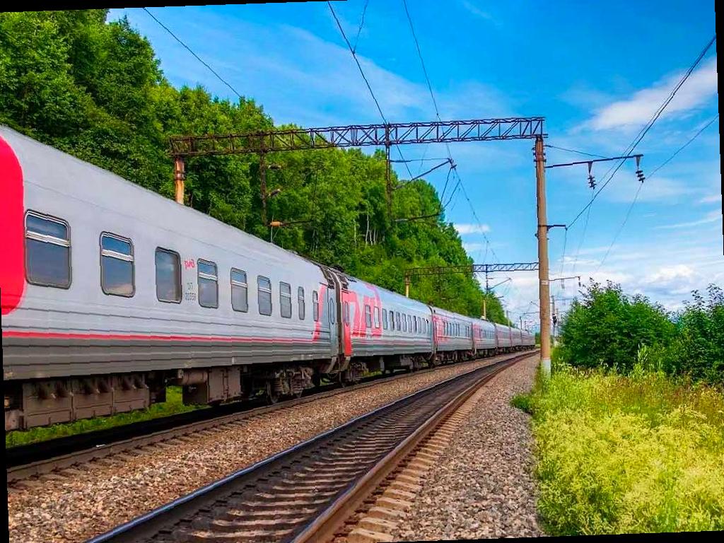 Поезд из Красноярска в Адлер опаздывает из-за поломки