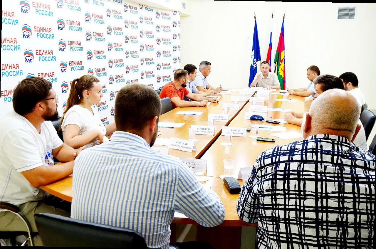 «Виктор Тепляков организовал совещание по работе сервисов в порту Сочи»