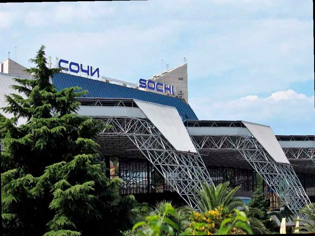 Аэропорт Сочи стабилизирует расписание, 18 рейсов задержаны