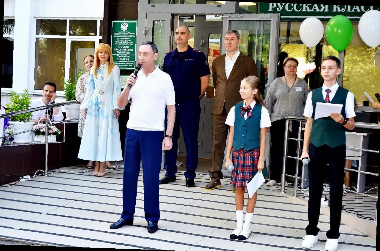 «Виктор Тепляков поздравил школьников и учителей Сочи с началом учебного года»