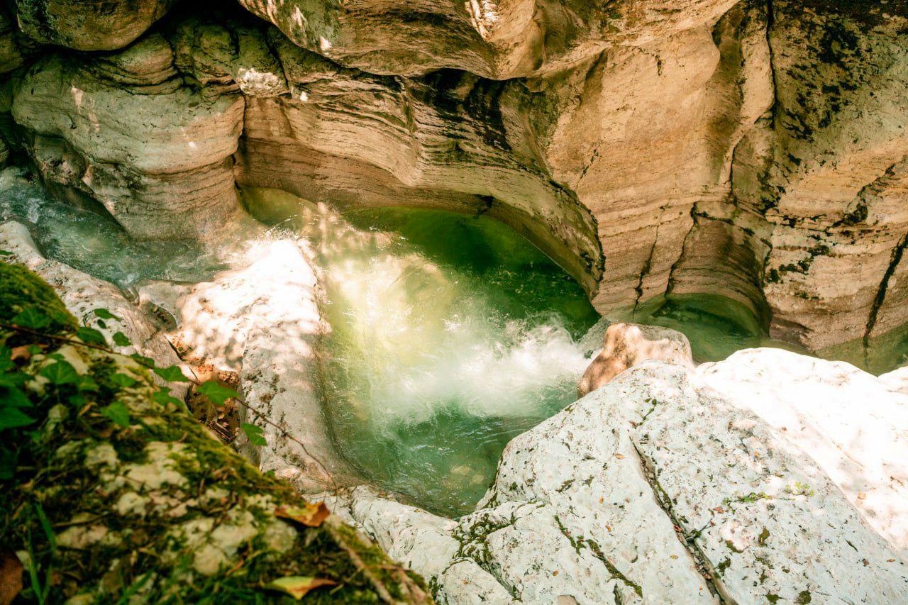 Насыщенный отдых в Хосте: идеальное место для осеннего отпуска в Сочи