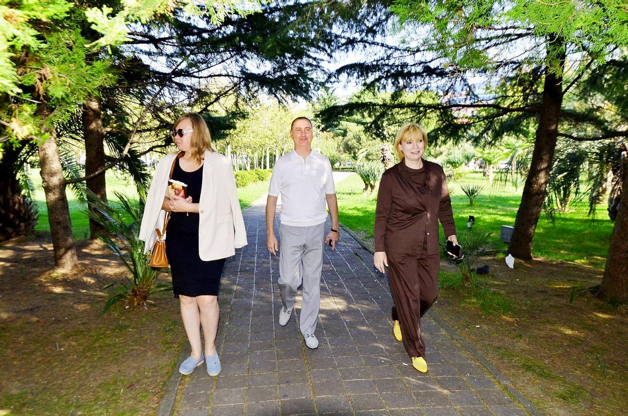 «Виктор Тепляков осмотрел сквер Кооперативный»