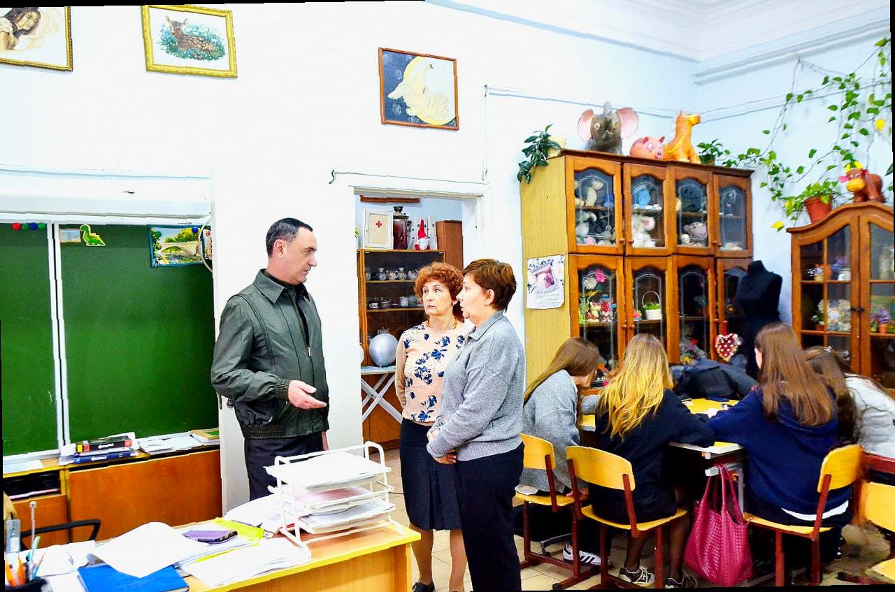 «Виктор Тепляков проверил обновление школы №2 в Сочи»