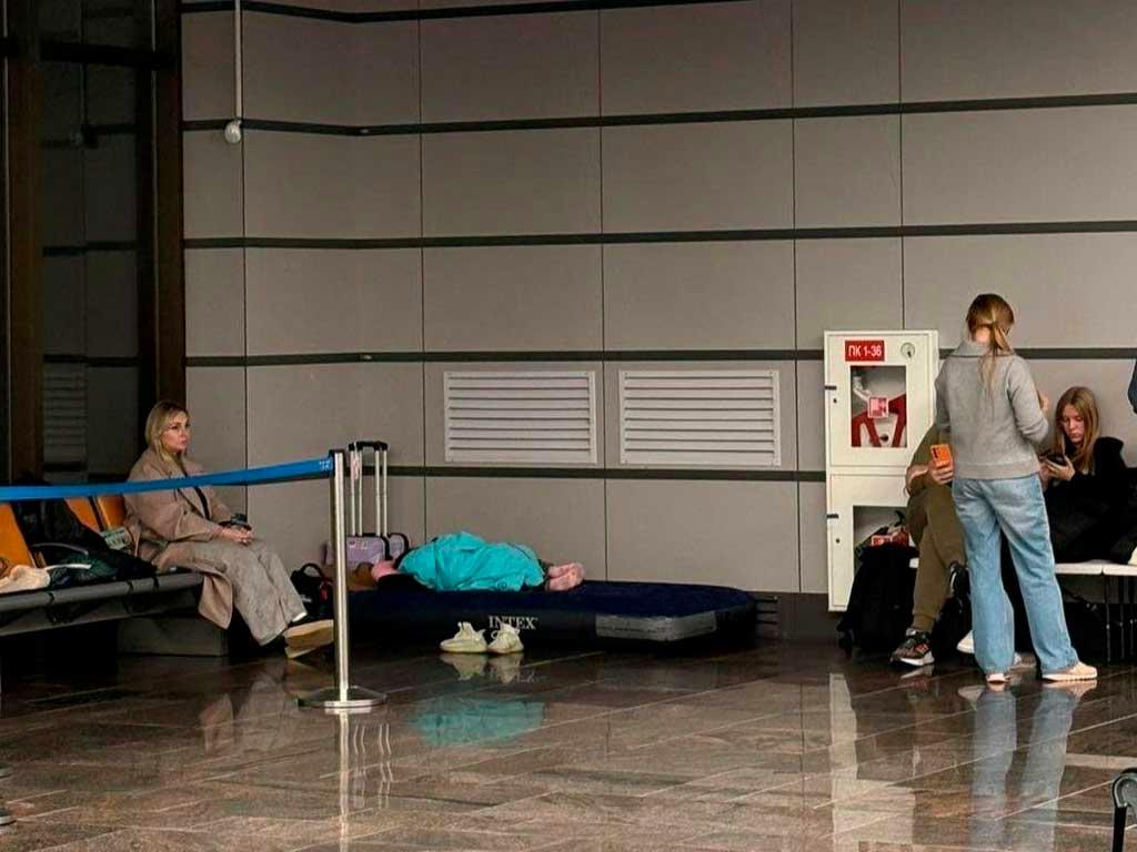 В аэропорту Сочи задержано 20 рейсов