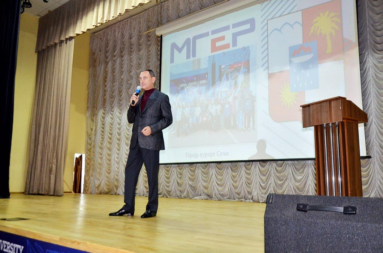 «Виктор Тепляков поделился с студентами планами сотрудничества с «Молодой Гвардией»»