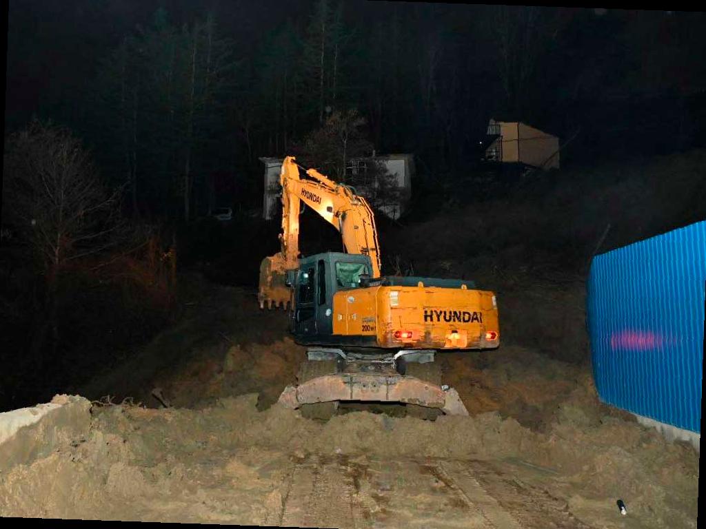 Оползни в Сочи: убирают более 1,5 тысячи кубометров грунта