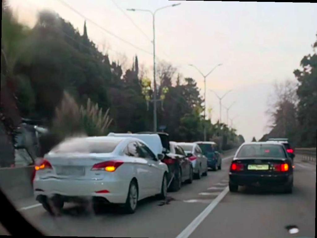 Сразу четыре машины столкнулись в Адлере