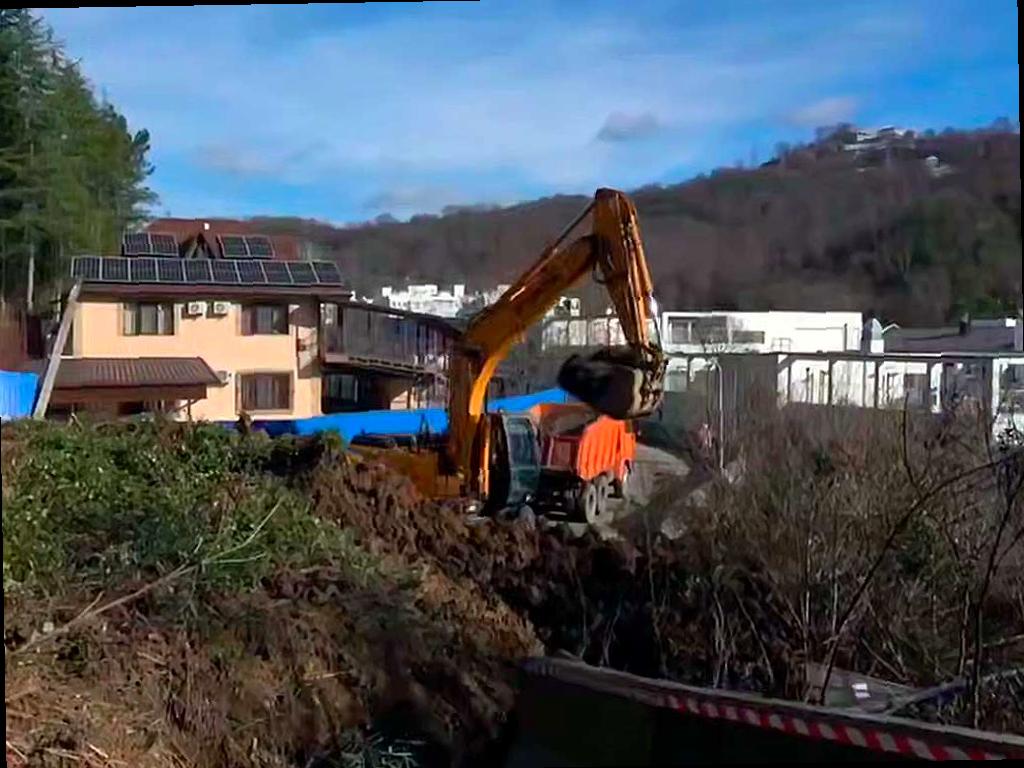 Оползень в селе Раздольном: дорога перекрыта