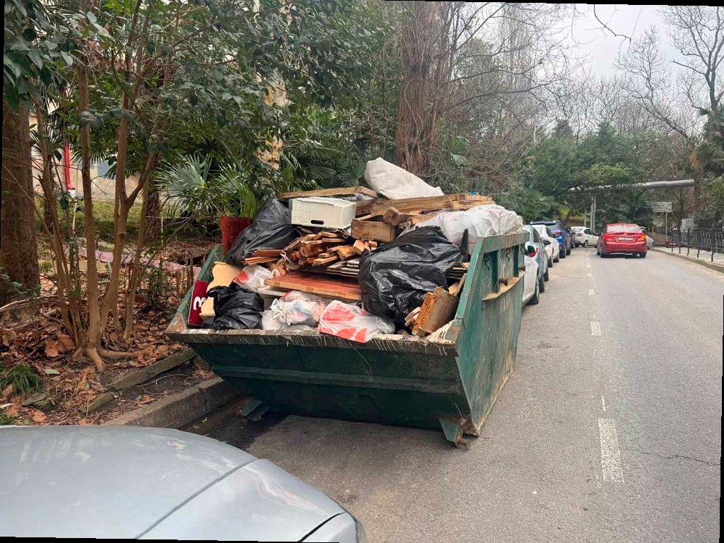 В Сочи продолжают расчищать подвалы многоквартирных домов