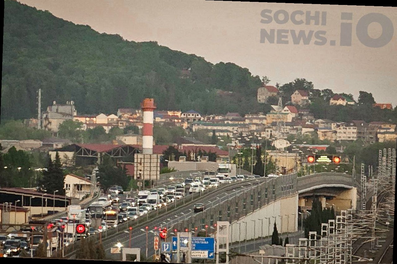 В Сочи после атаки БПЛА обнаружили обломки дронов: поврежден автобус и