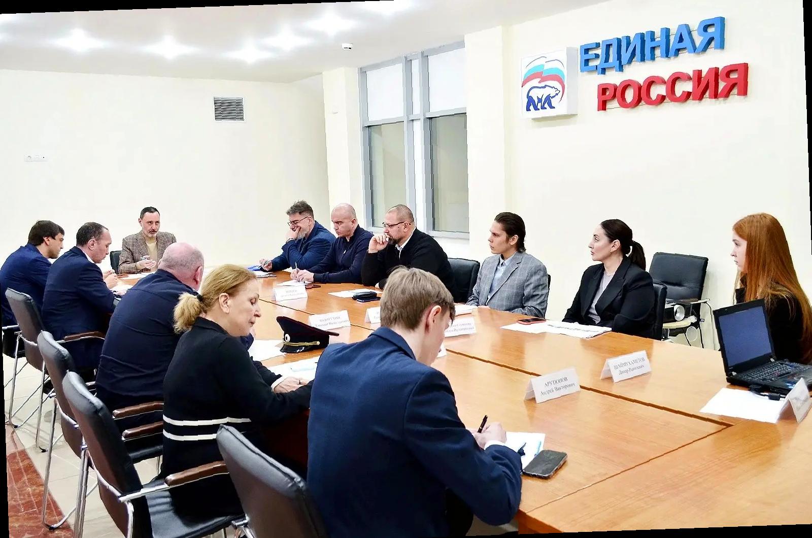 «Виктор Тепляков обсудил состояние железнодорожных путей около курортов»