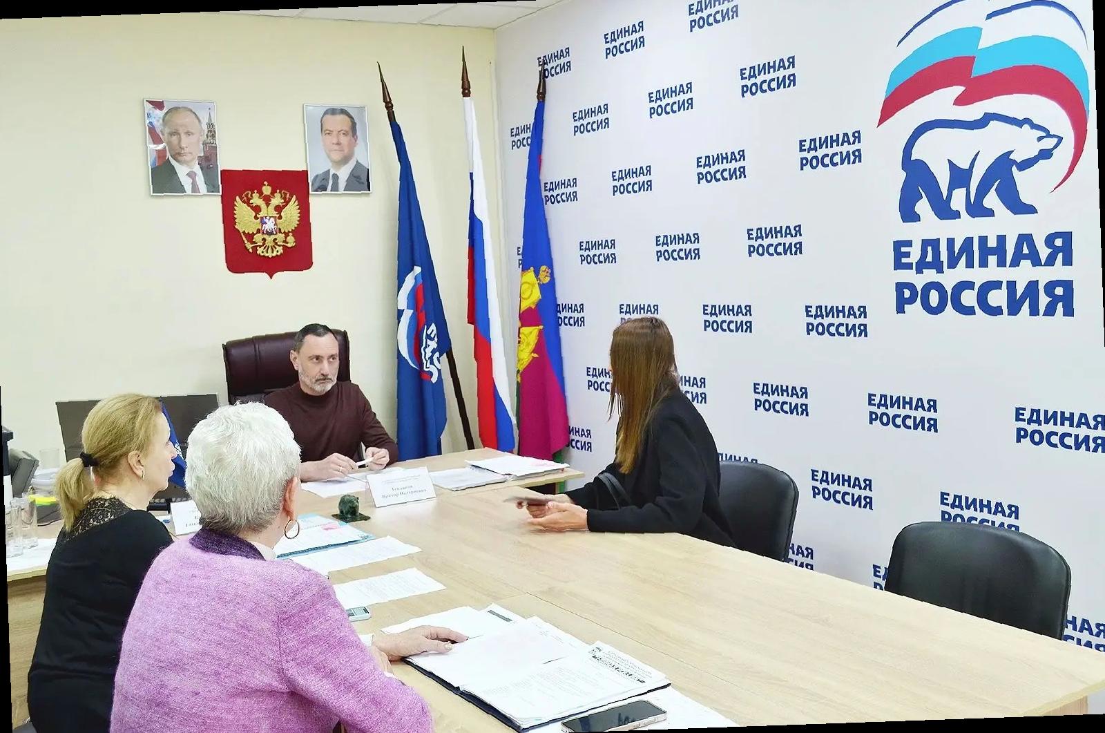 «Виктор Тепляков встретился с жителями в приемной «Единой России»»