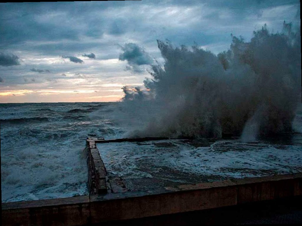 Шторм, дожди и резкое похолодание: на Сочи надвигается холодный фронт