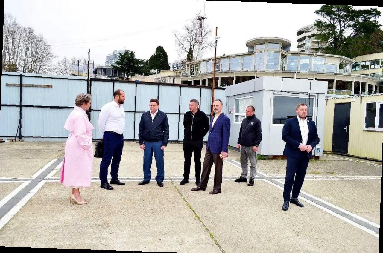 «Виктор Тепляков проверил готовность пляжей Сочи к лету»