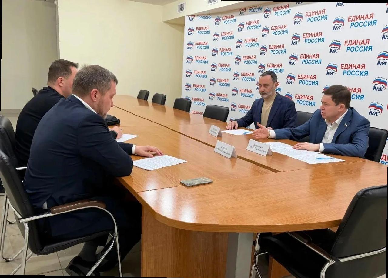 «Виктор Тепляков обсудил развитие побережья Сочи»