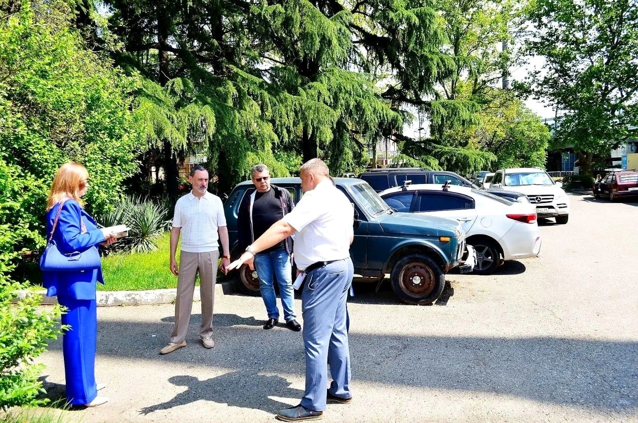 Депутат ЗСК Виктор Тепляков посетил микрорайон Гагаринский в Сочи