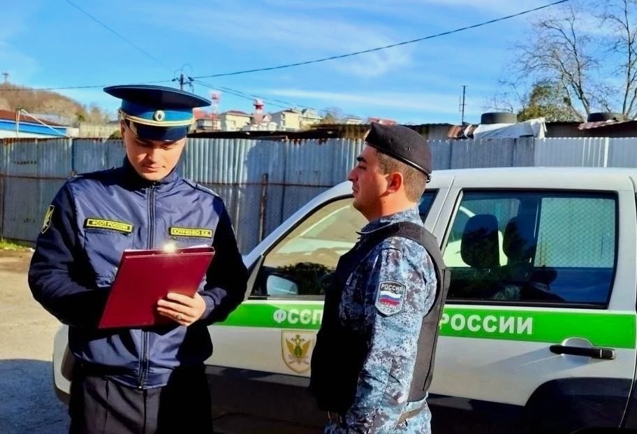 Собственницу участка в Сочи обязали снести незаконные постройки