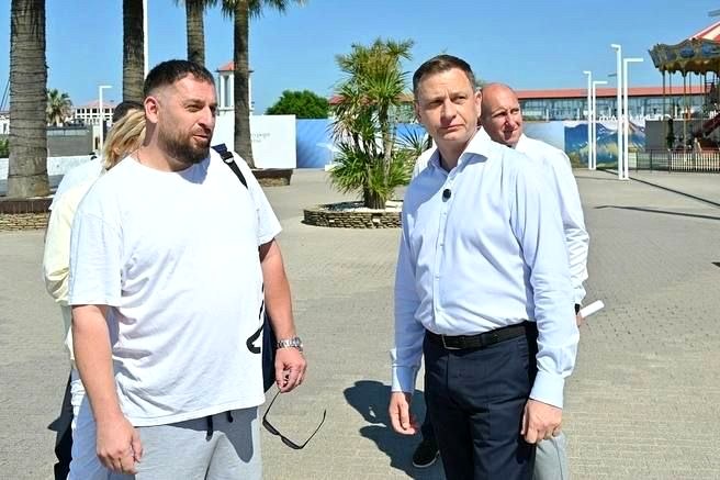 Сроки снятия заборов на Южном моле и завершения реконструкции Приморской набережной