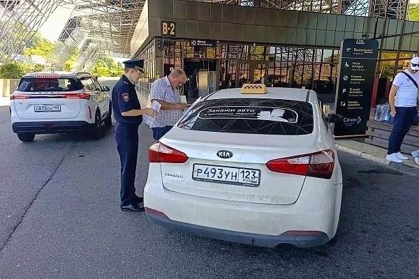 Ужесточение мер против нелегальных таксистов в Сочи в курортный сезон