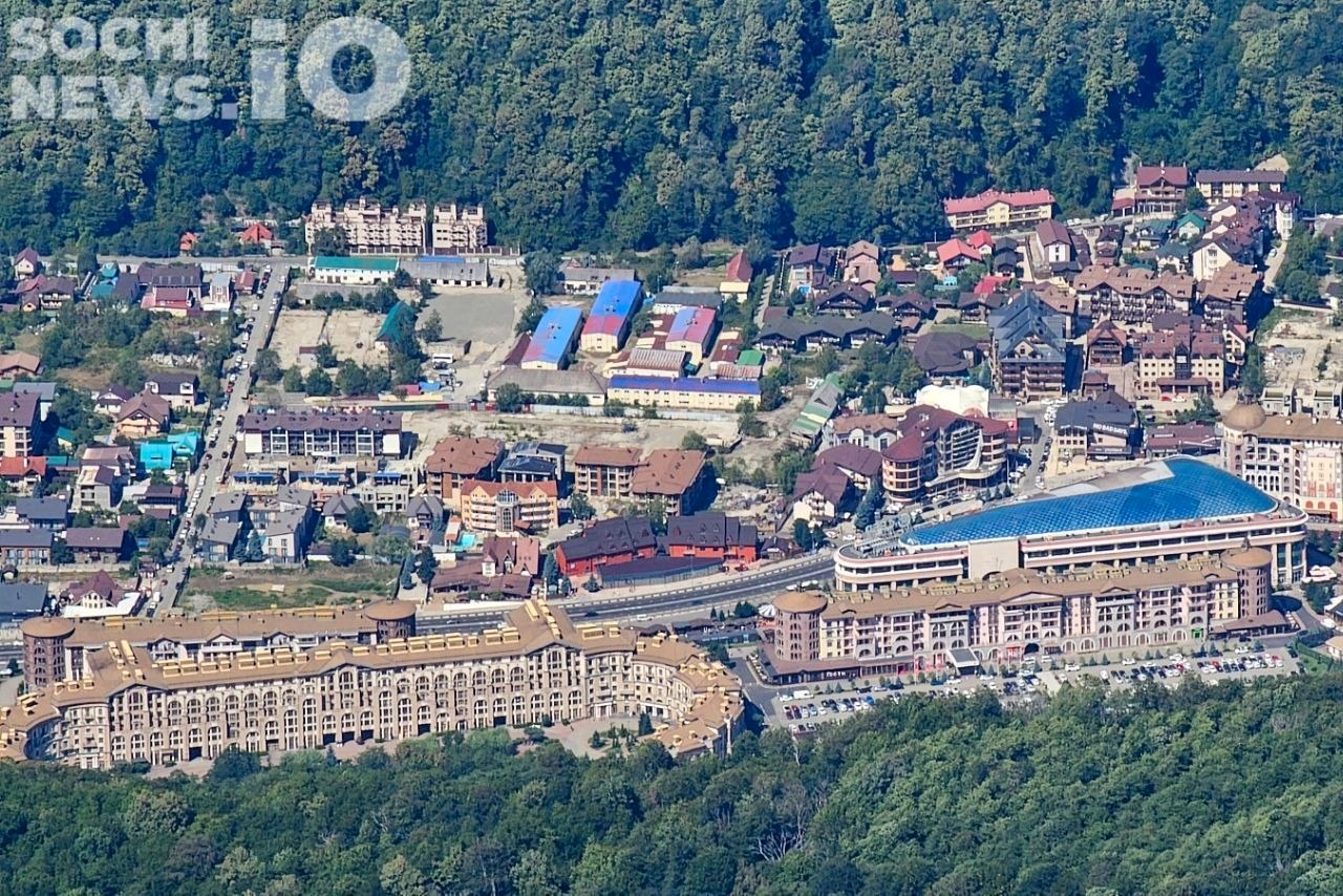 Туристы стали реже бронировать Сочи осенью, но новогодний отдых в горах подорожал