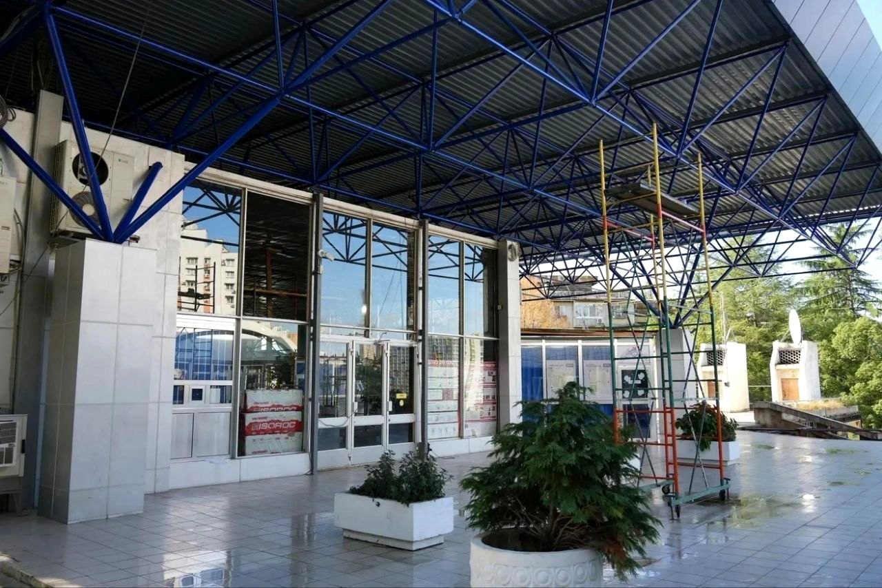 Обновление кровли в центре культуры и кино «Сочи» продолжается без закрытия кинозалов