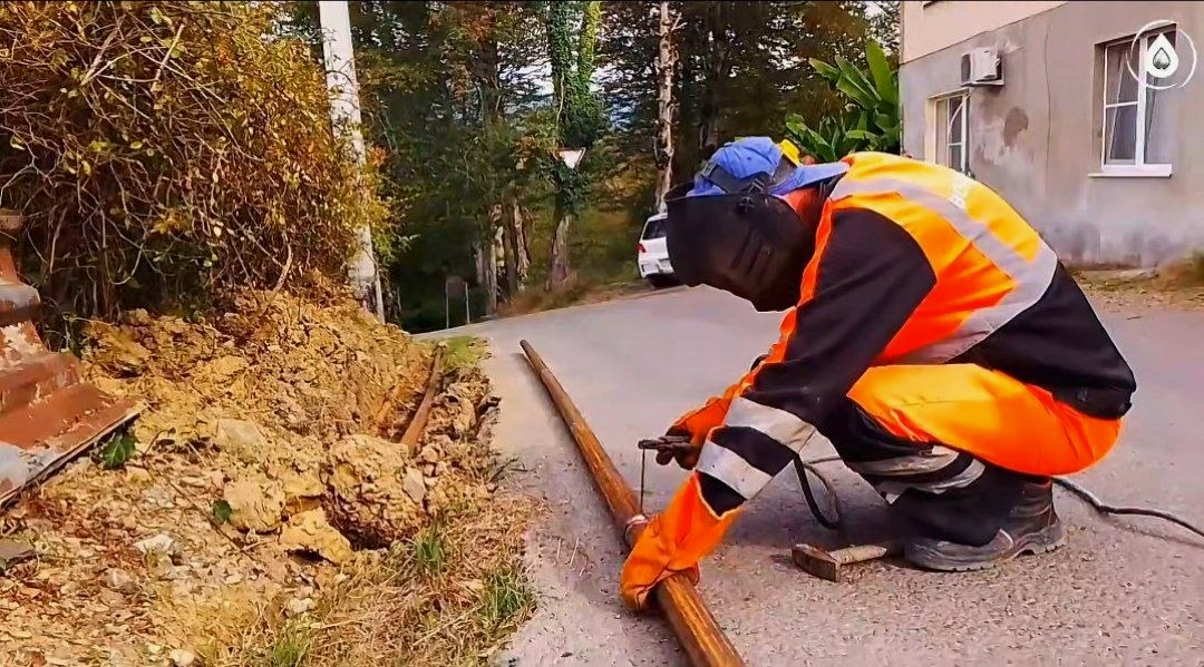 Замена аварийного участка сети водоснабжения в Лазаревском районе Сочи